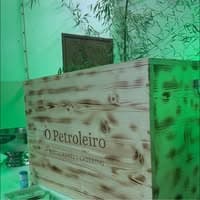 Logótipo de O Petroleiro — Restauração em Albergaria-a-Velha