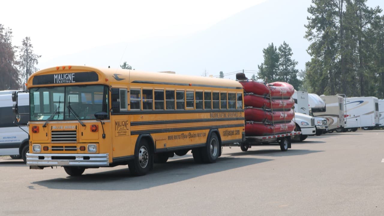 Imagem da notícia: Município de Aljezur assegura transporte escolar no ano letivo 2026/27