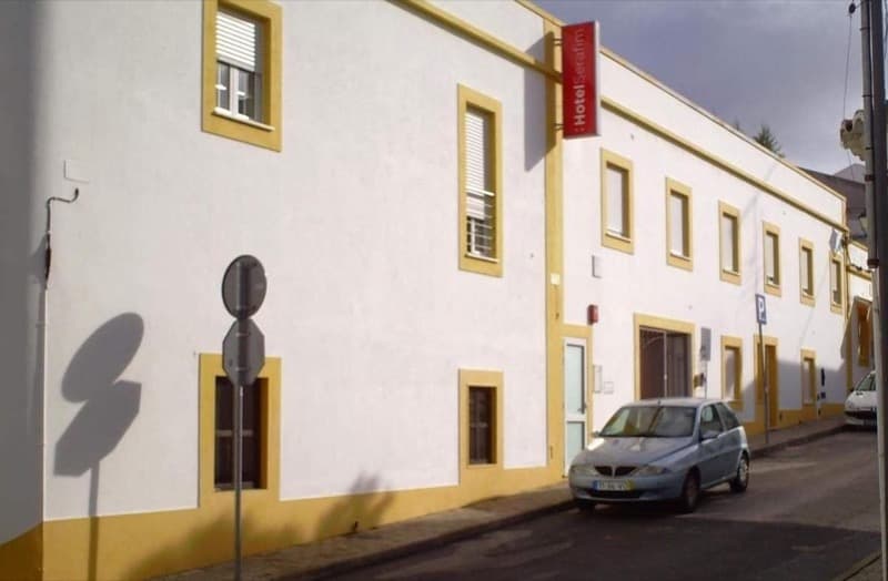 Logótipo de Hotel Serafim — Alojamento