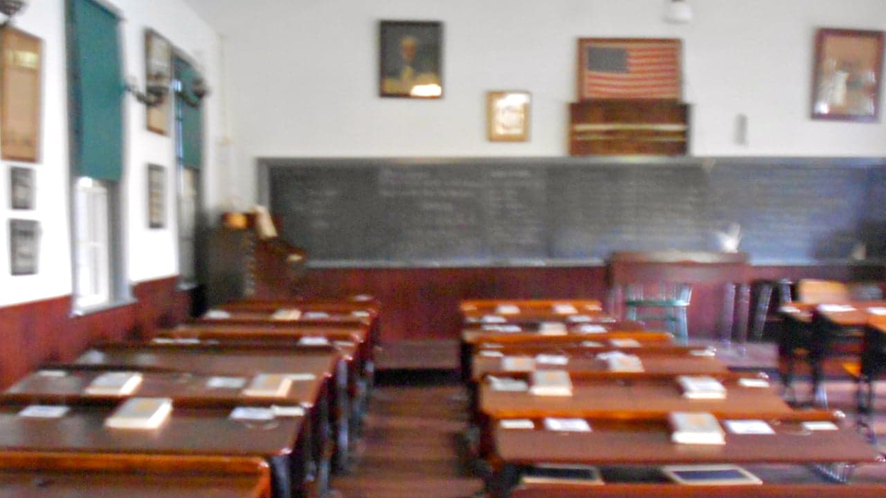 Imagem da notícia: Constituição e literatura traduzidas para mirandês