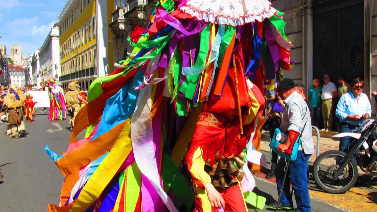Imagem da notícia: Desfile das Hogueras de San Vicente del Raspeig juntou Campo Maior e Alicante