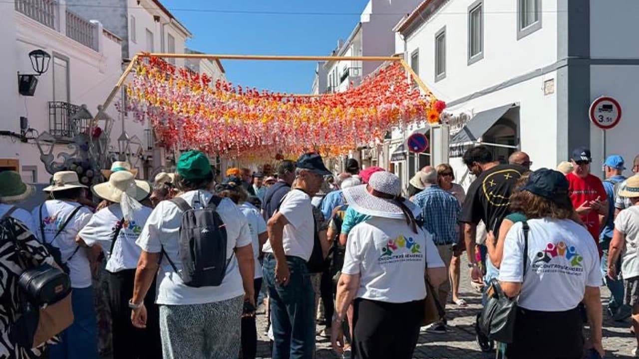 Imagem da notícia: Cerca de 200 seniores do concelho visitaram as Festas do Povo de Campo Maior