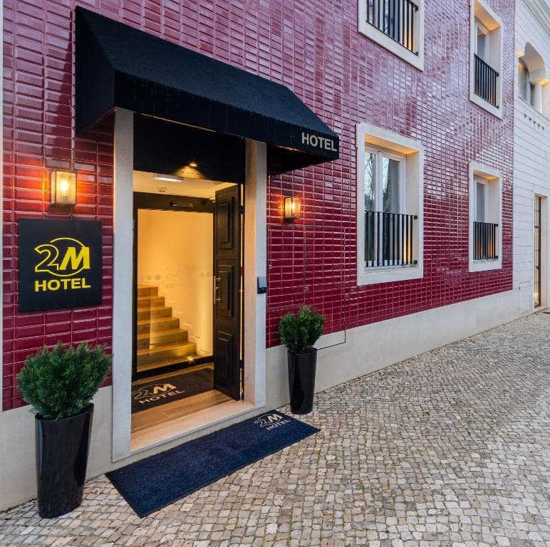 Logótipo de 2M Hotel — Alojamento em Montijo