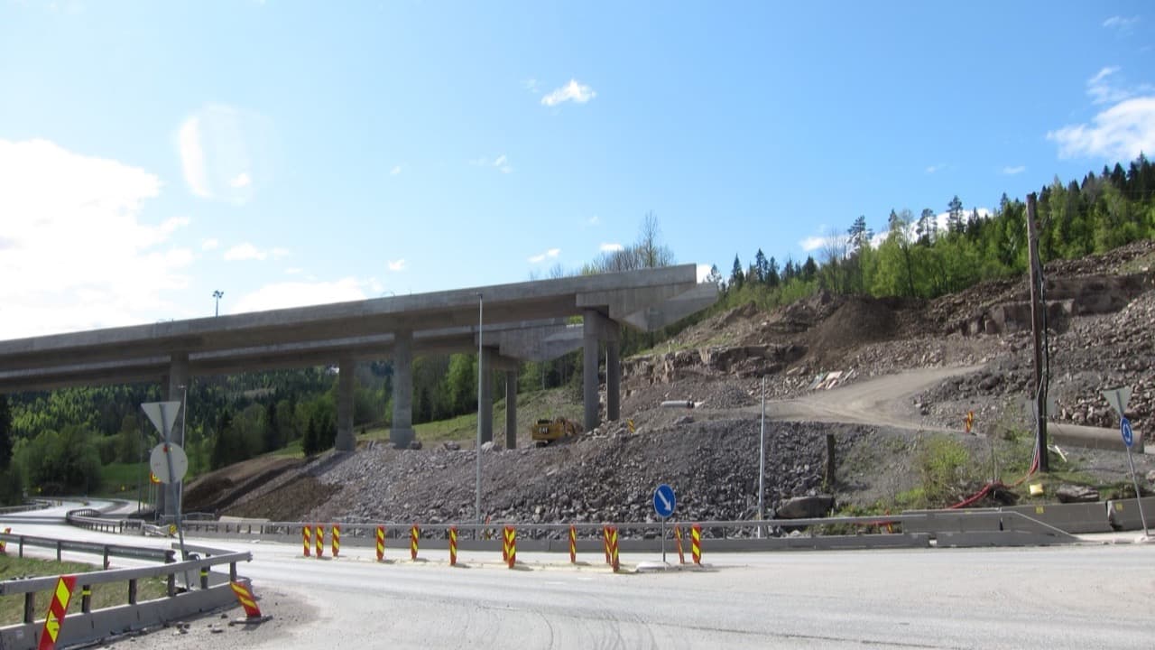 Imagem da notícia: Obras na EN2 obrigam a circulação alternada na zona da Conceição de Faro