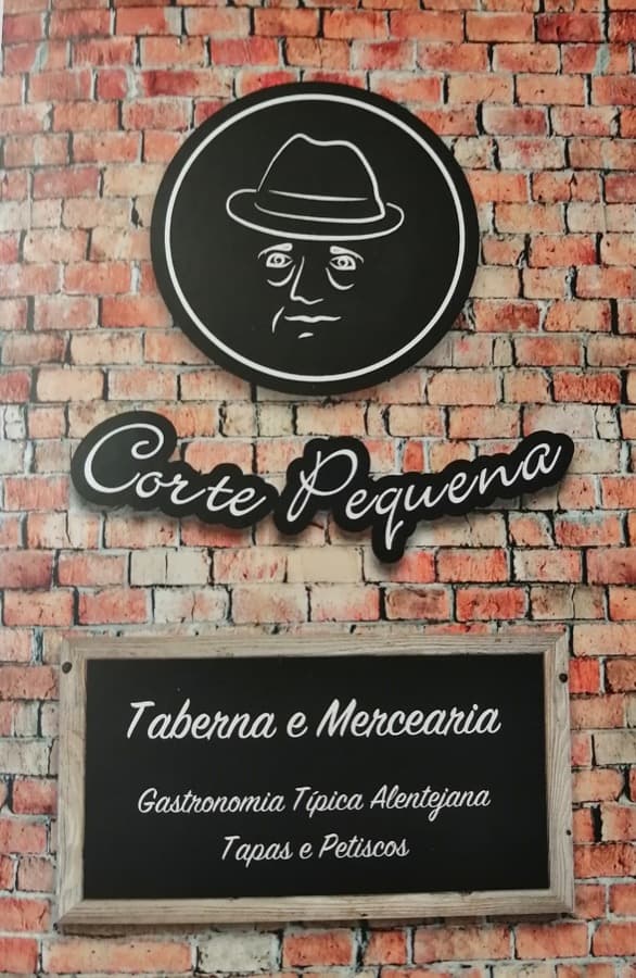Logótipo de Corte Pequena - Taberna e Mercearia — Restauração em Grândola