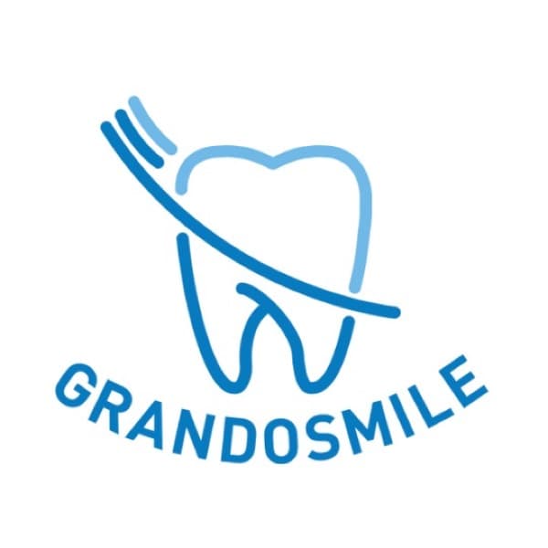 Logótipo de GrandoSmile - Clínica Dentária — Saúde