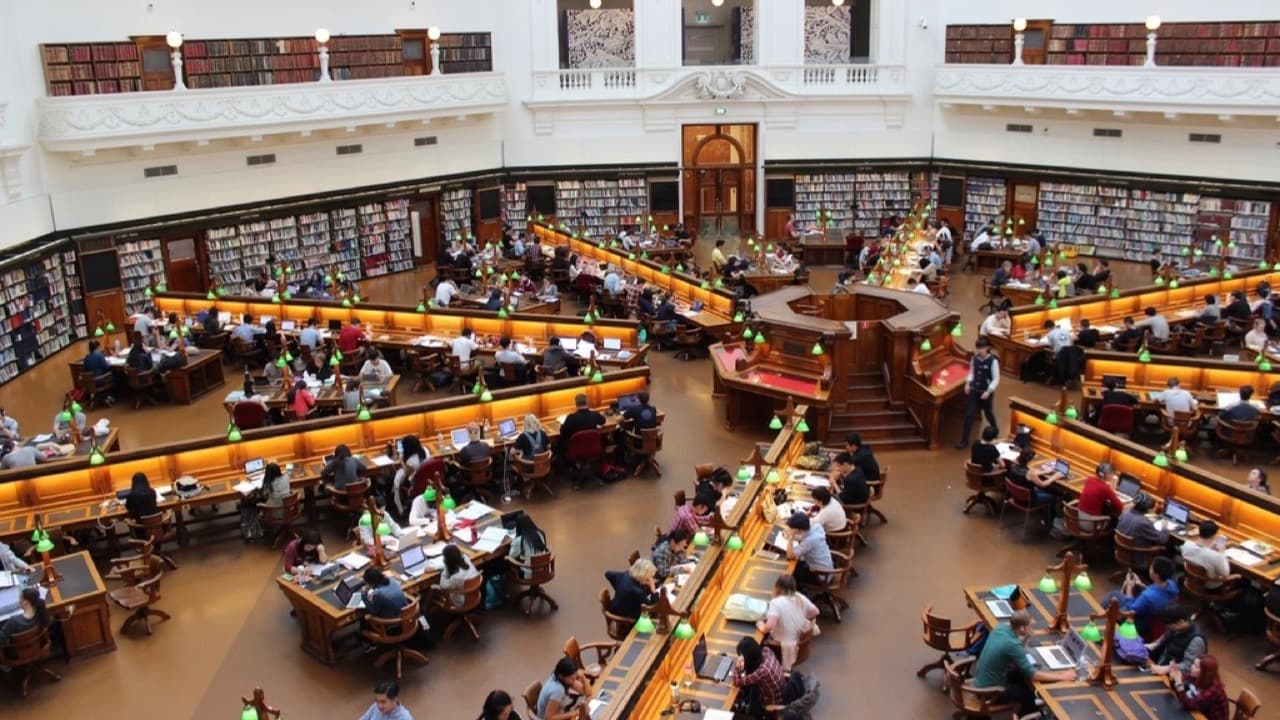 Imagem da notícia: Candidaturas ao programa de bolsas de estudo «Bolsa 12» abrem a 1 de setembro