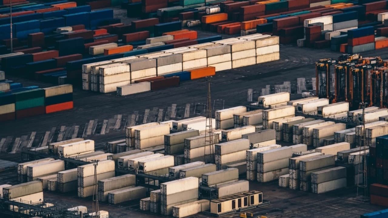 Imagem da notícia: Porto do Caniçal recebeu quatro navios de carga em simultâneo
