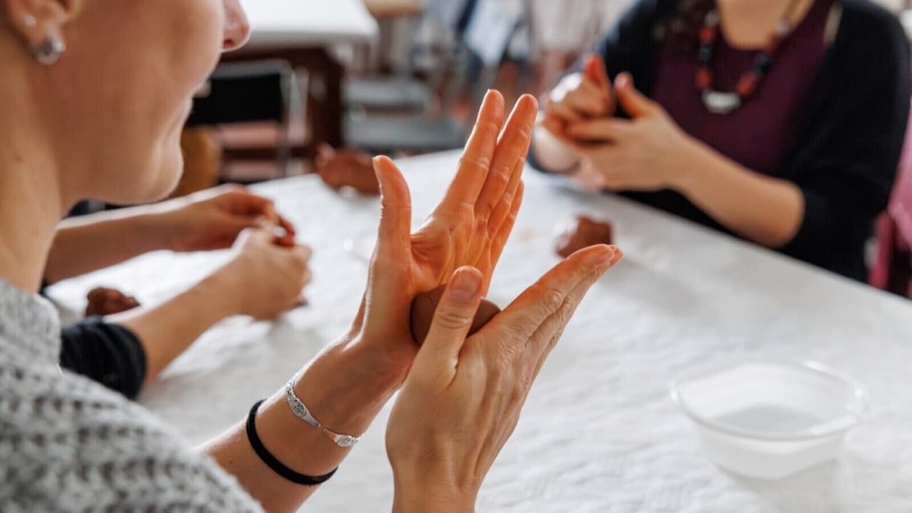 Imagem do evento: Oficina Vivências Criativas — "Expressar sem Pesar", com Barro