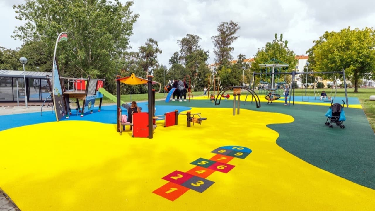 Imagem da notícia: Concluída a requalificação do Parque Infantil da Boa Viagem, na Moita