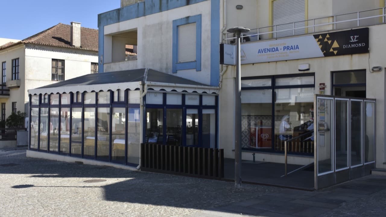Logótipo de Restaurante Avenida-Praia — Restauração