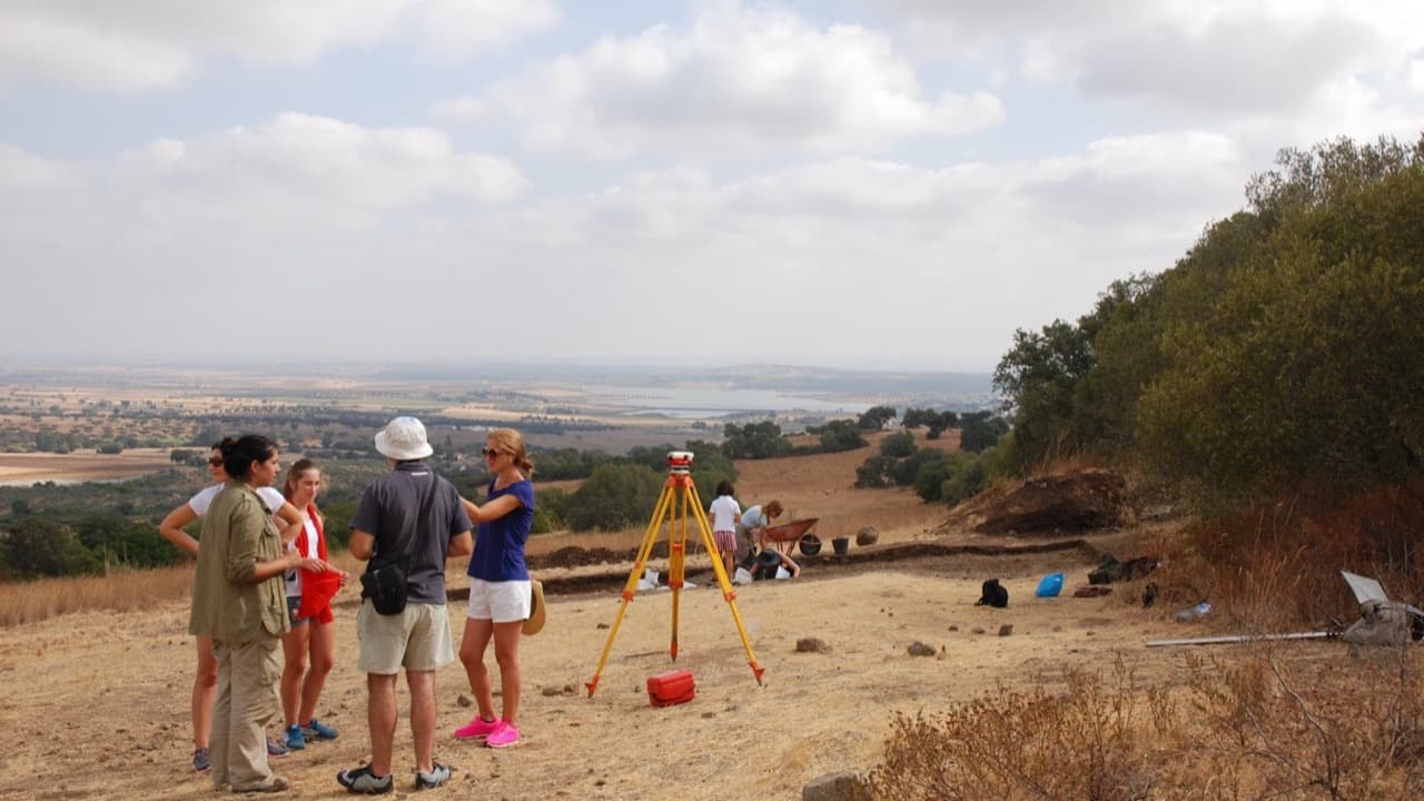 Imagem da notícia: Câmara de Beja renova apoio ao Projeto Arqueológico do Outeiro do Circo até 2029