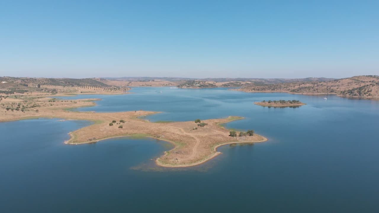 Imagem da notícia: Câmara de Portel estuda alojamento e atividades náuticas na Barragem do Loureiro