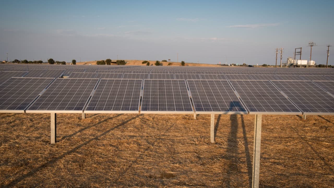 Imagem da notícia: Espaço Energia ajuda consumidores de Portel a reduzir a fatura