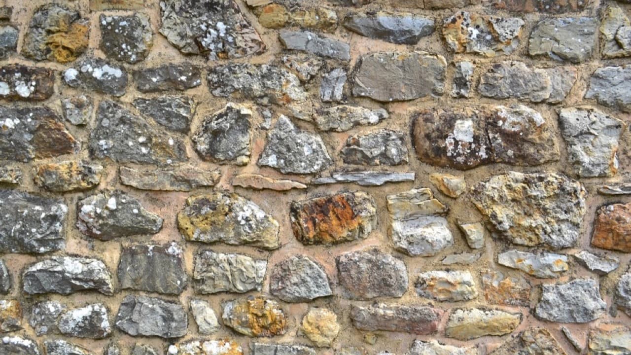 Imagem da notícia: Coletivo Threadsafe convida farenses a decalcar 100 metros das muralhas da cidade