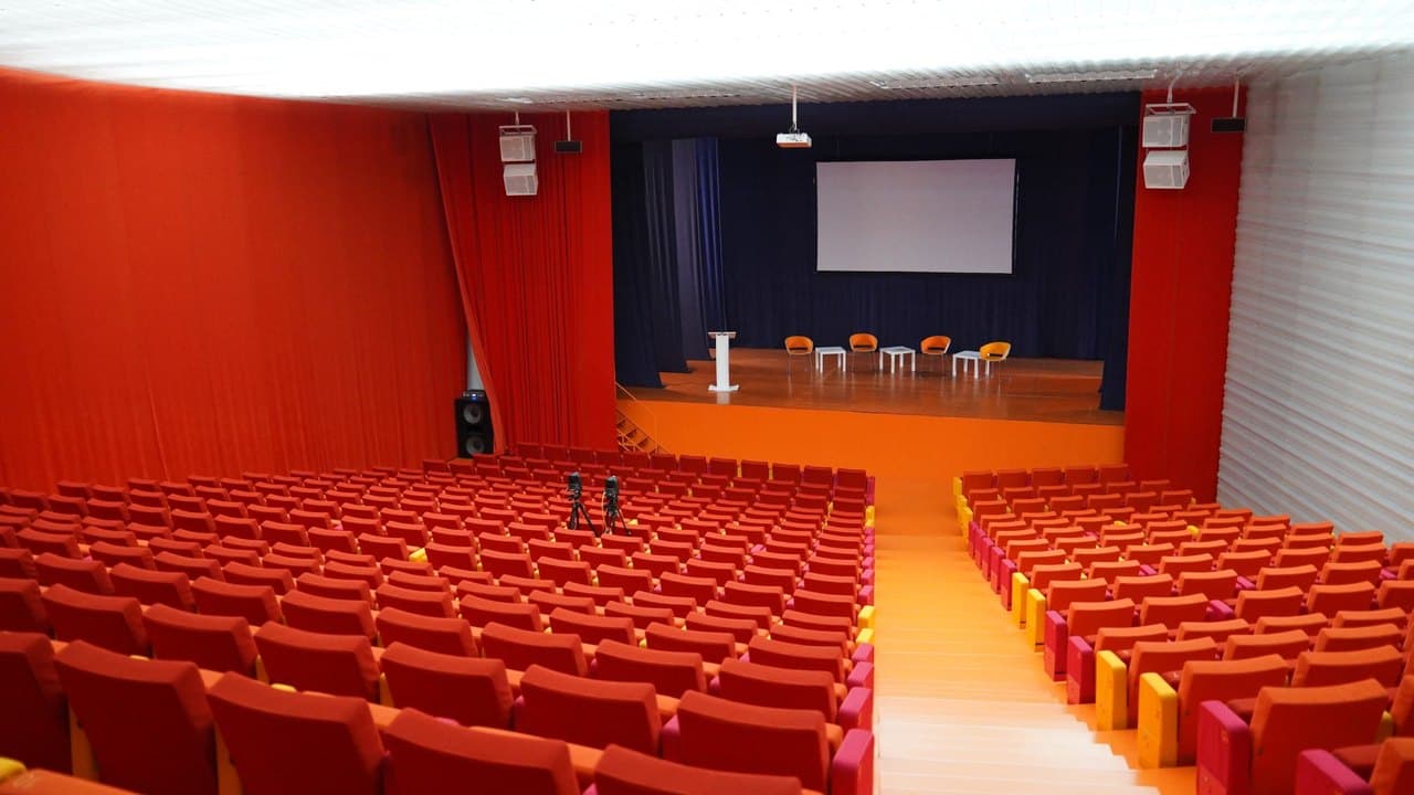 Imagem da notícia: Teatro Clube de Penamacor acolheu estreia literária de Ana Machado