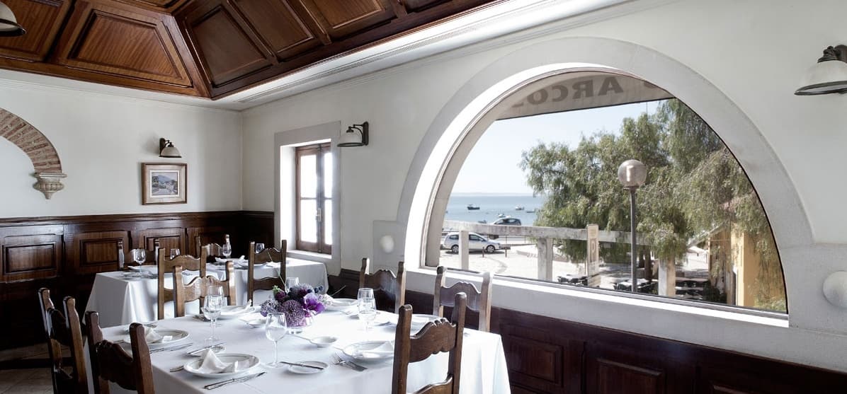 Logótipo de Restaurante Os Arcos — Restauração