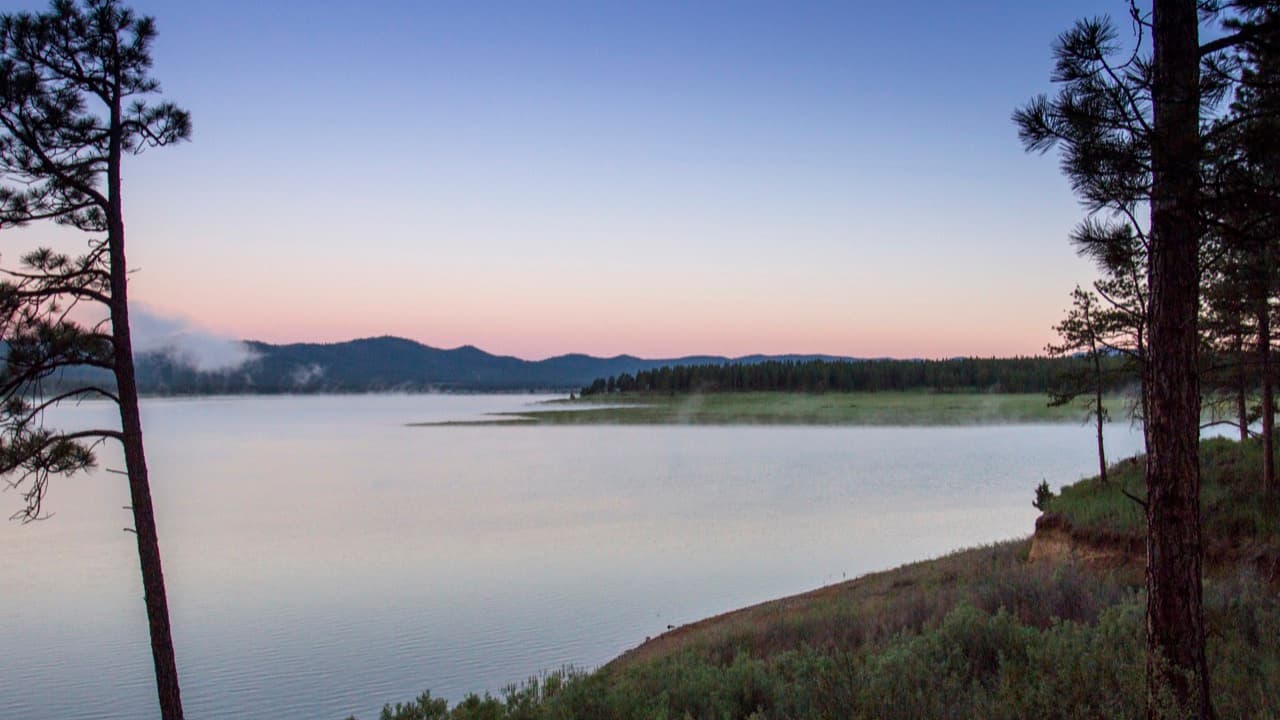 Imagem da notícia: Praia Fluvial de Santa Luzia, junto à barragem, é um dos recantos mais bonitos do concelho
