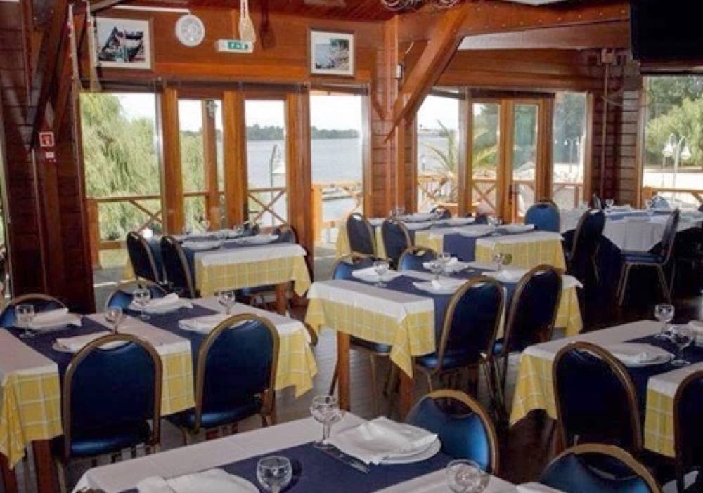 Logótipo de Restaurante Escaroupim — Restauração