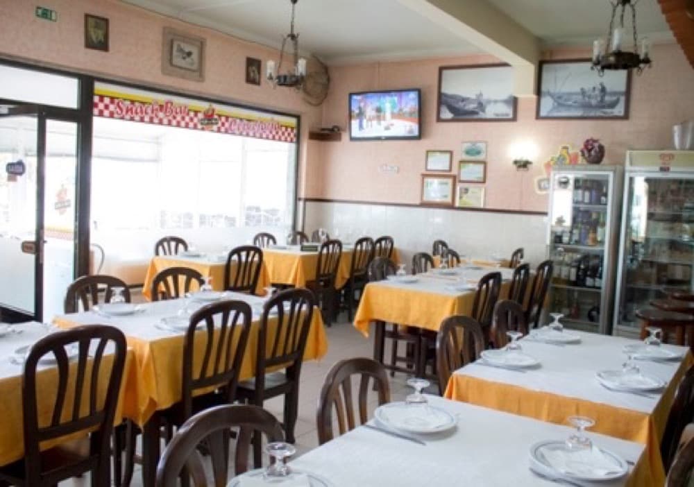 Logótipo de Restaurante Flor da Vila — Restauração