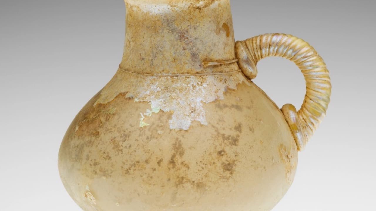 Imagem da notícia: Museu Municipal de Arqueologia apresenta jarro romano como peça do mês