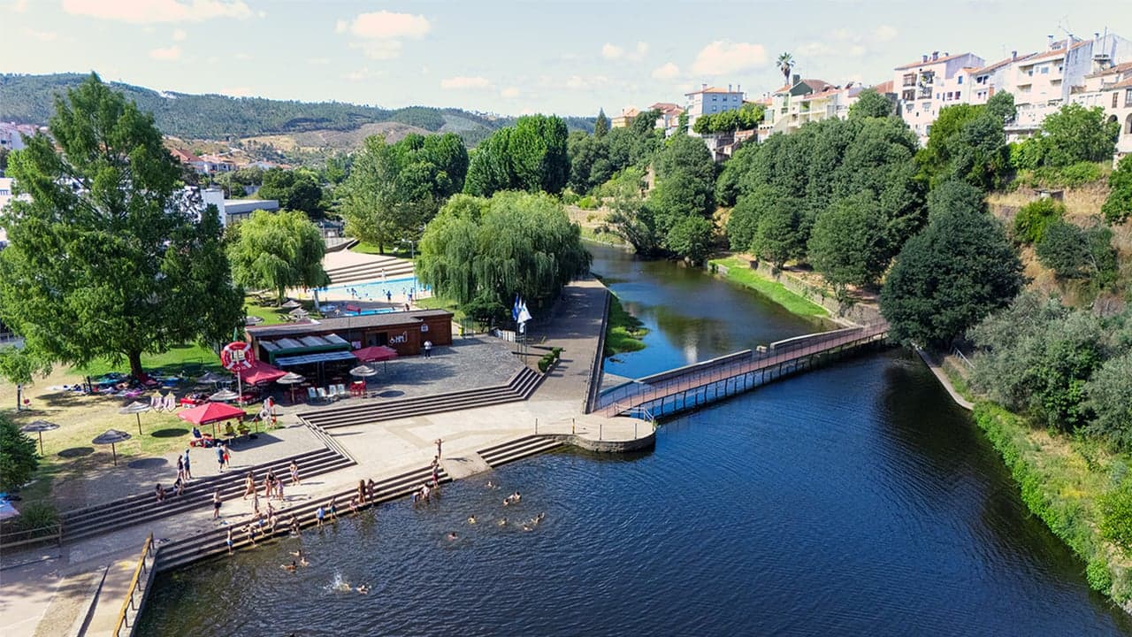 Imagem da notícia: Praia Fluvial da Ribeira Grande reabre ao banho