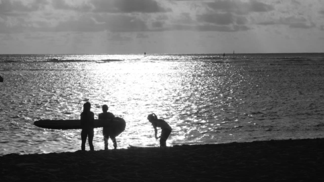 Imagem da notícia: “Night Drop” juntou surf, música e bem-estar na Praia da Vagueira