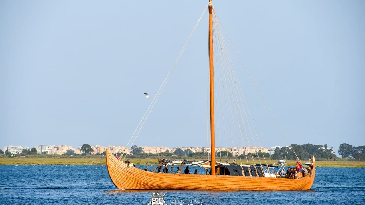 Imagem da notícia: Vila Real de Santo António recebeu o drakkar viking «Orkan»