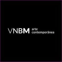 Logótipo de VNBM – Arte Contemporânea — Cultura & Lazer em Viseu