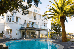 Logótipo de Amazónia Jamor Hotel — Alojamento em Oeiras