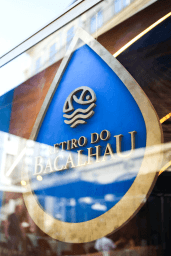 Logótipo de Retiro do Bacalhau — Restauração em Porto