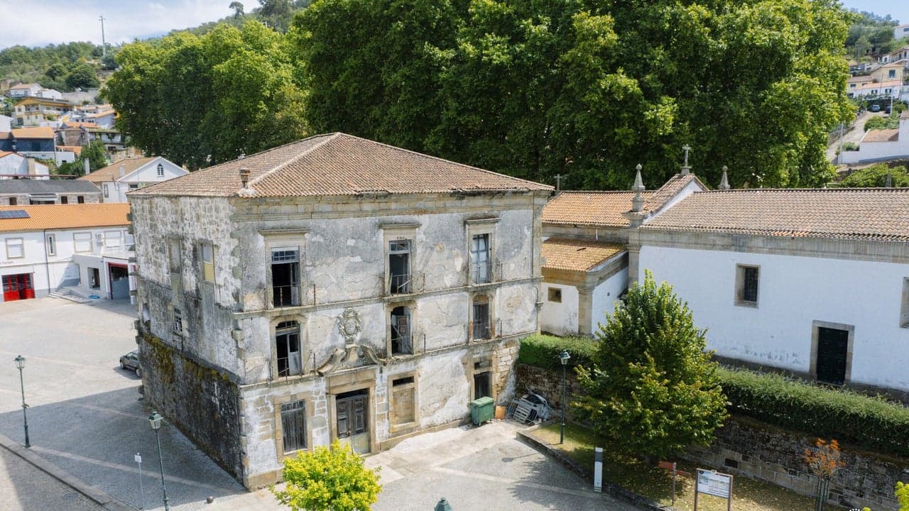 Imagem da notícia: Sanfins do Douro reabilita residência paroquial para centro de interpretação