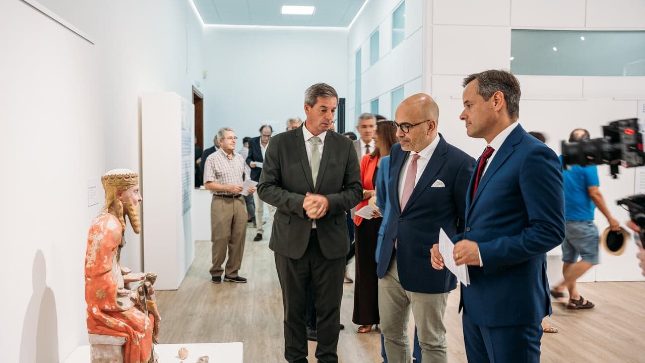 Imagem da notícia: Arte sacra de séculos exposta no Centro Cultural