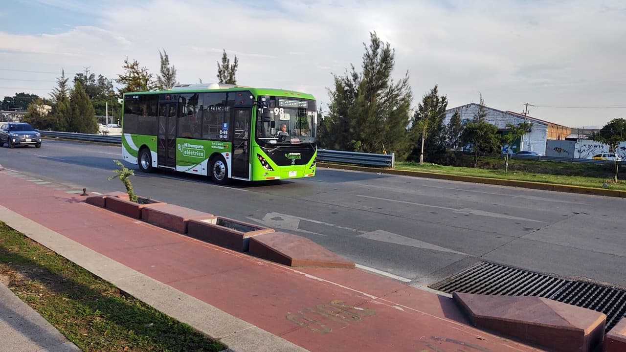 Imagem da notícia: Novo autocarro 100% elétrico faz viagem inaugural
