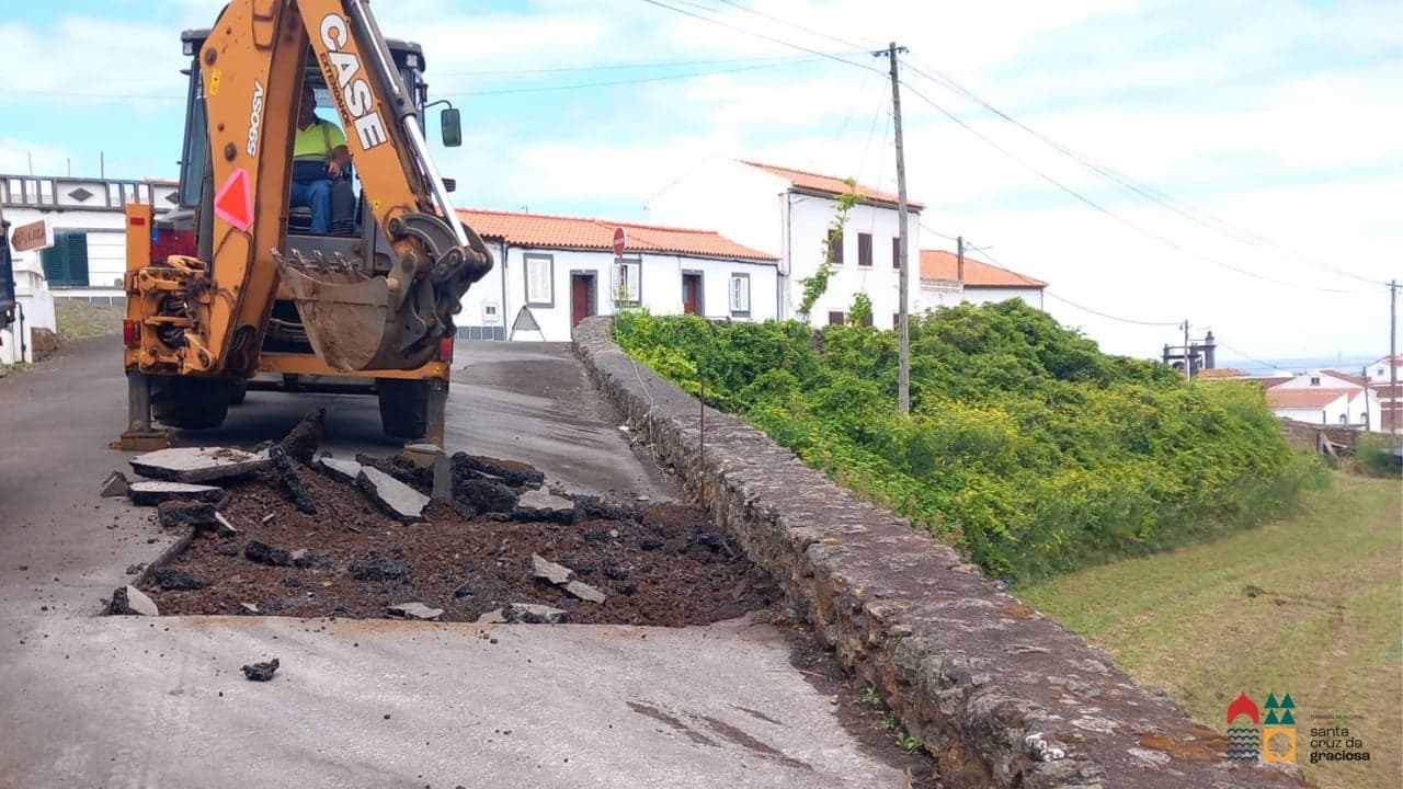 Imagem da notícia: Sistema de drenagem resolve abatimentos em via da Graciosa