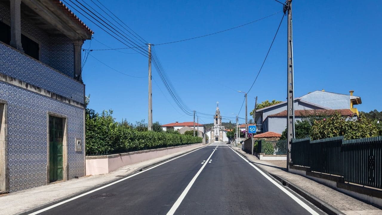Imagem da notícia: Concluída obra de requalificação da EM604 na Agrela