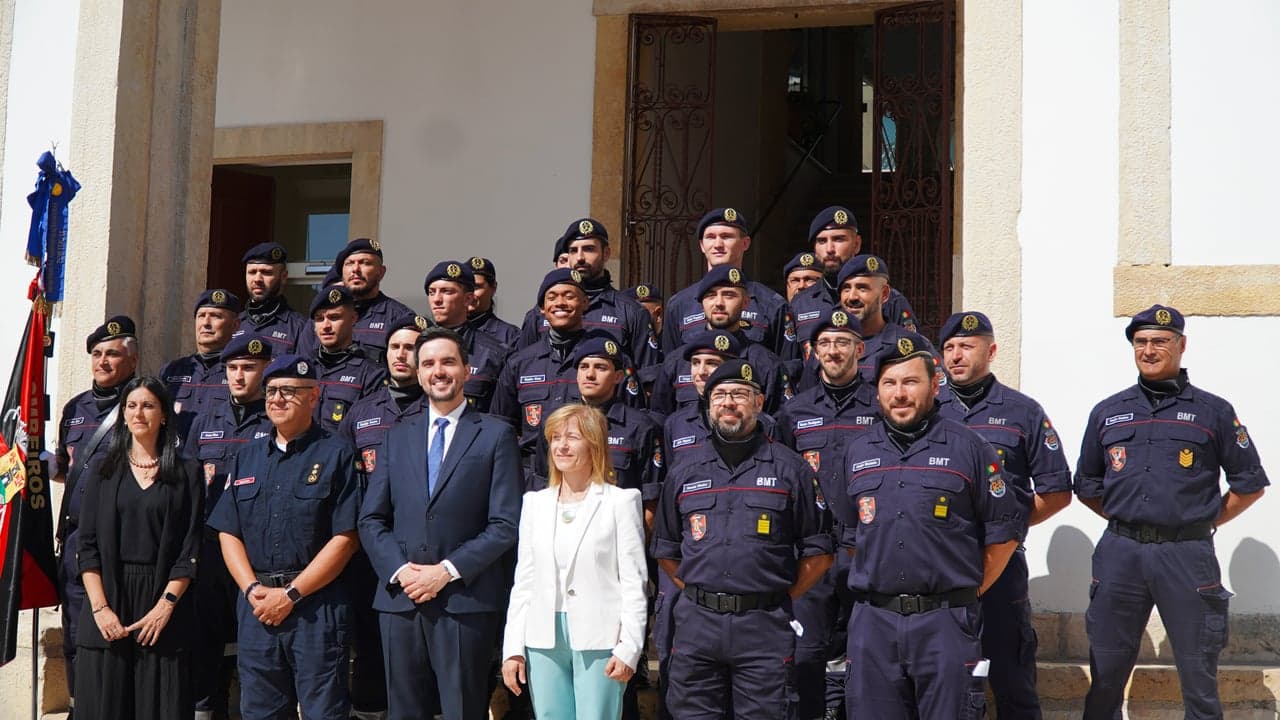 Imagem da notícia: Novos bombeiros de Tomar prestam Compromisso de Honra