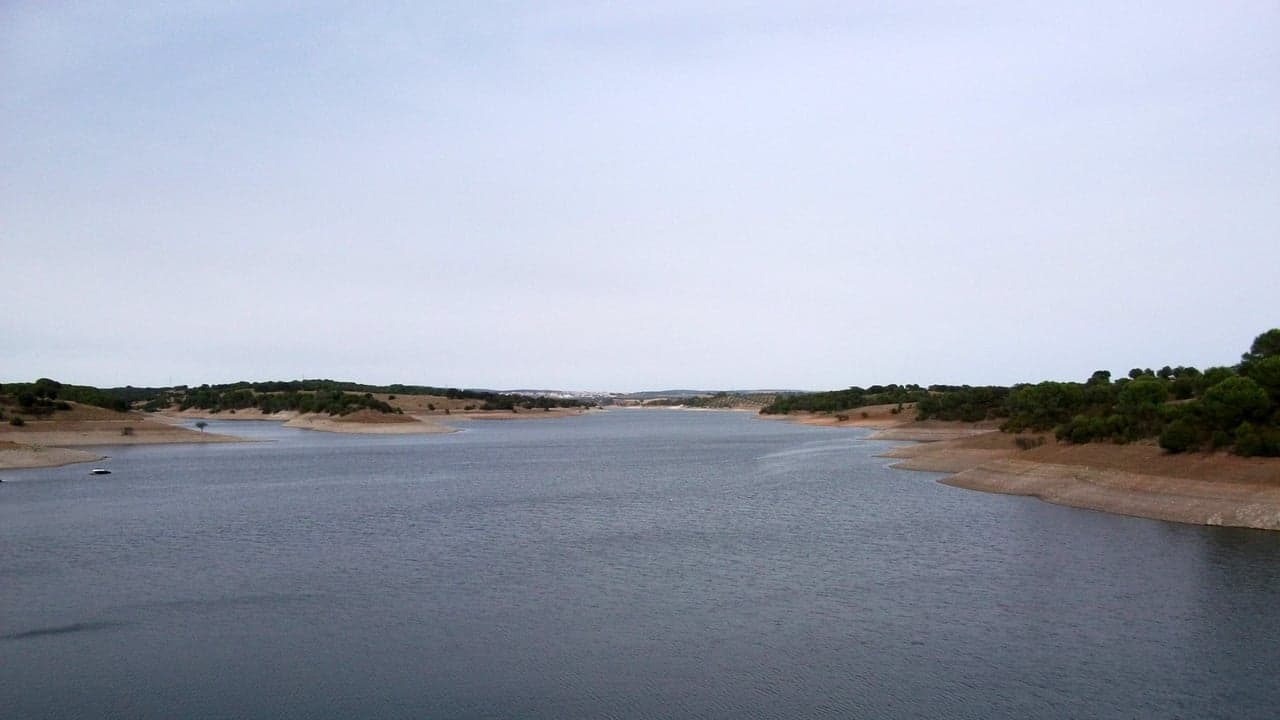 Imagem da notícia: Alandroal promove limpeza da Barragem do Lucefecit
