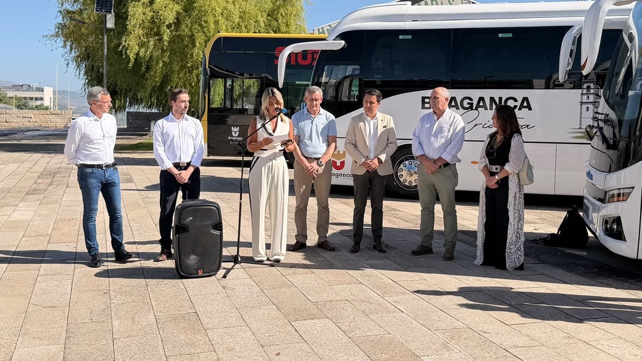Imagem da notícia: Bragança inaugura seis autocarros elétricos e reforça carregamento