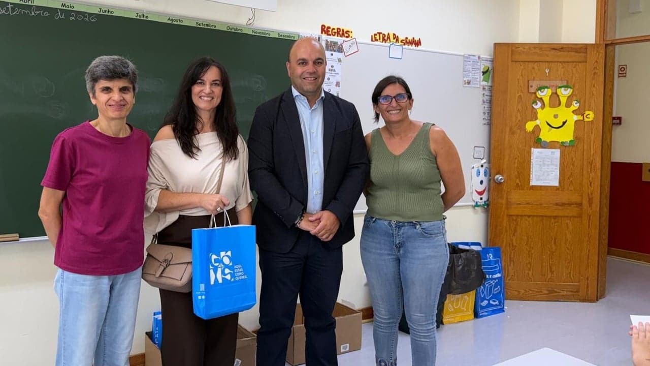Imagem da notícia: Município de Góis distribui livros de fichas aos estudantes