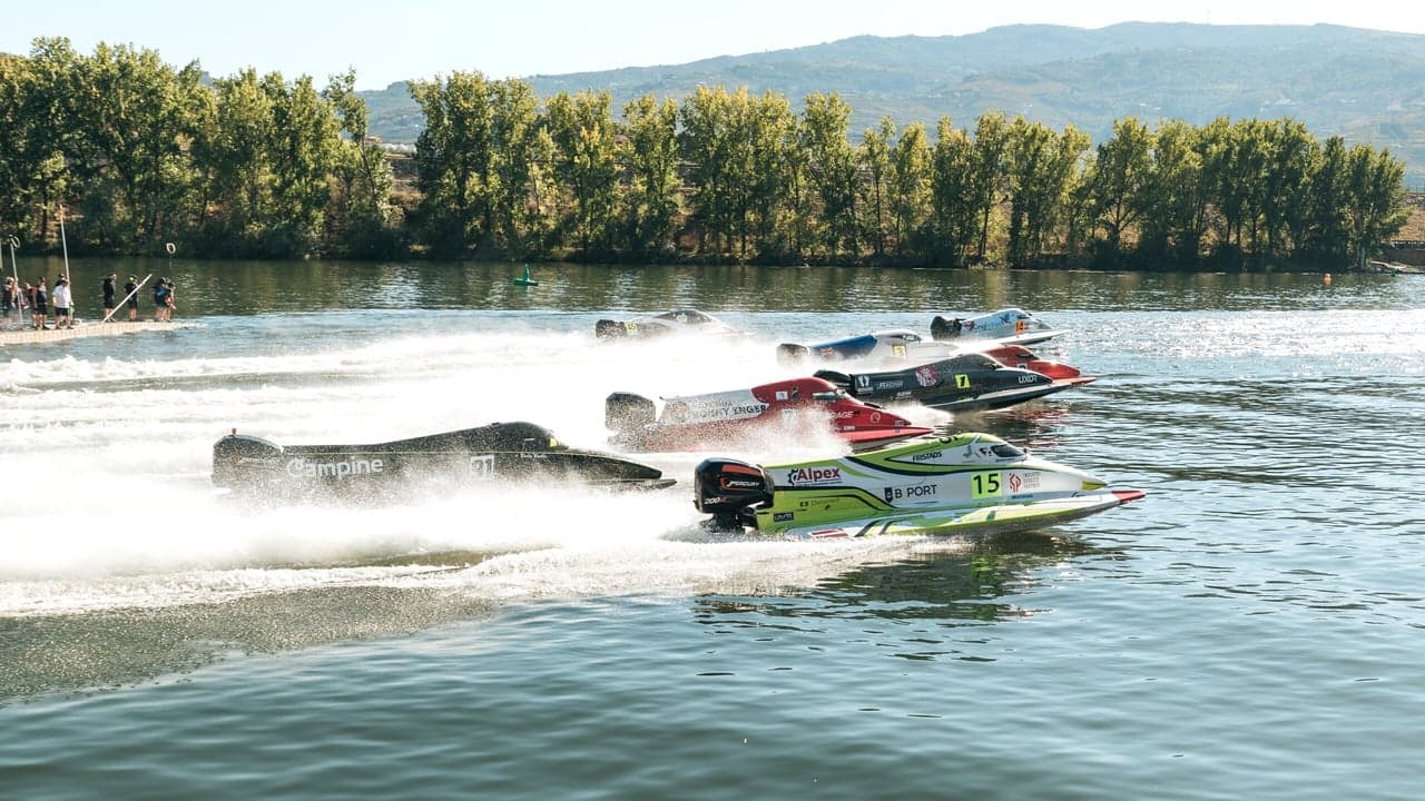 Imagem da notícia: Campeonato de Motonáutica regressa às águas do Douro