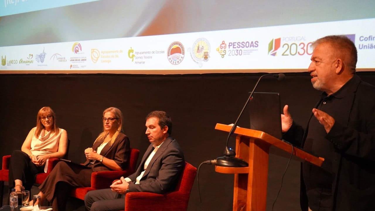 Imagem da notícia: Educadores refletem sobre inovação pedagógica em conferências