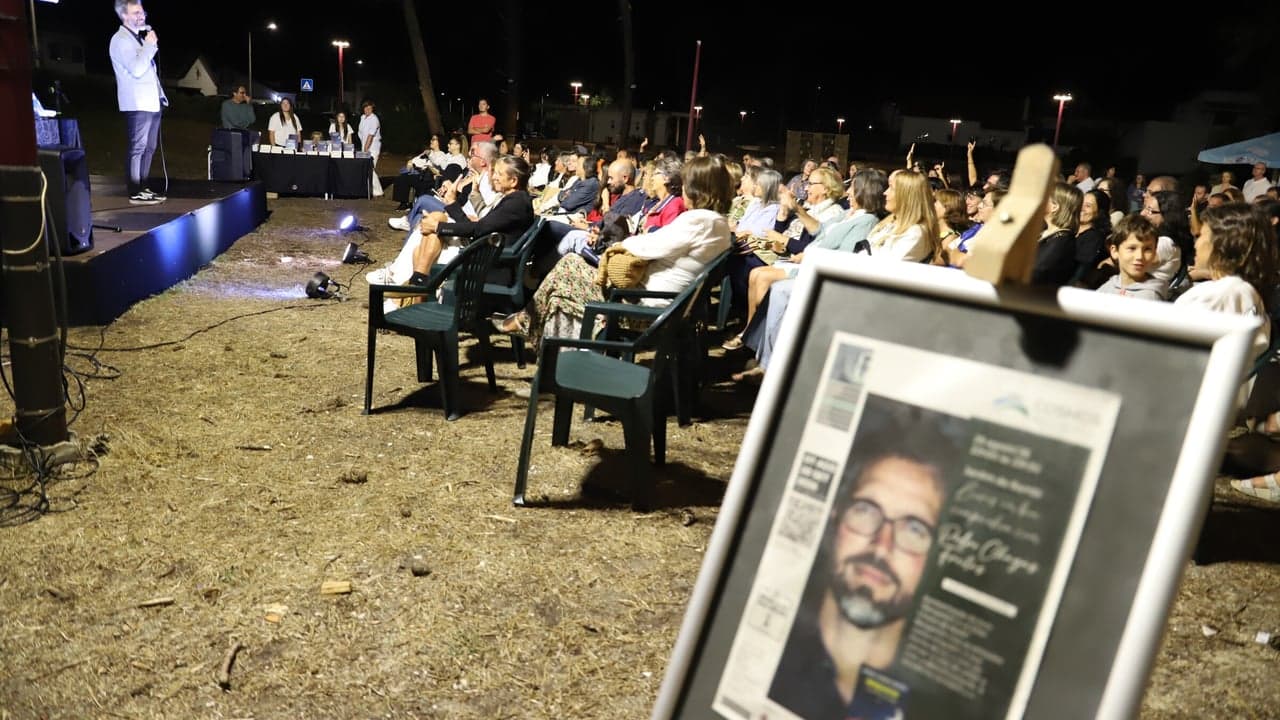 Imagem da notícia: Pedro Chagas Freitas apresentou livro em São Pedro de Moel