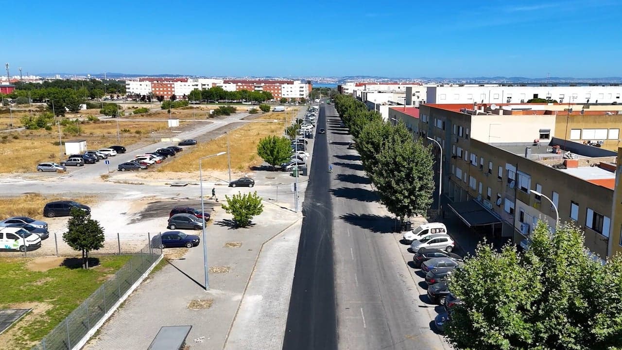 Imagem da notícia: Câmara da Moita continua a repavimentar ruas do concelho