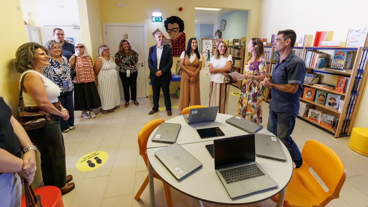 Imagem da notícia: Escolas do concelho recebem pontos de biblioteca