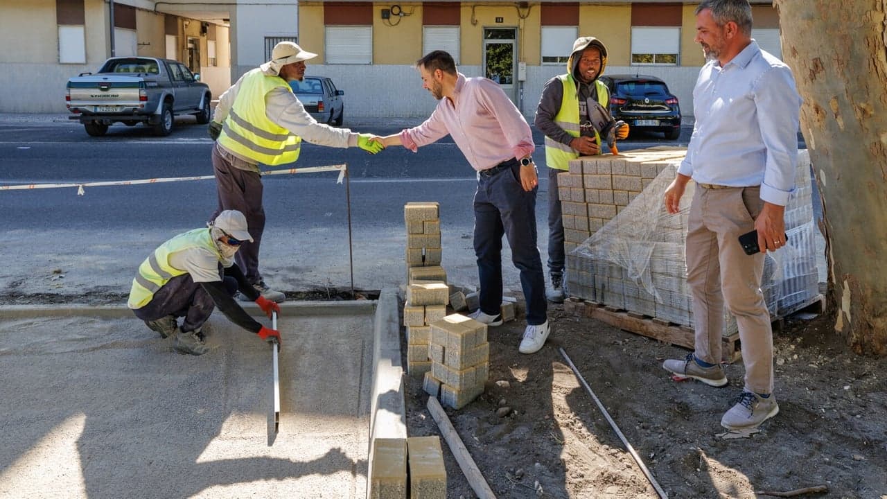 Imagem da notícia: Moita conclui requalificação de estacionamento na Baixa da Banheira