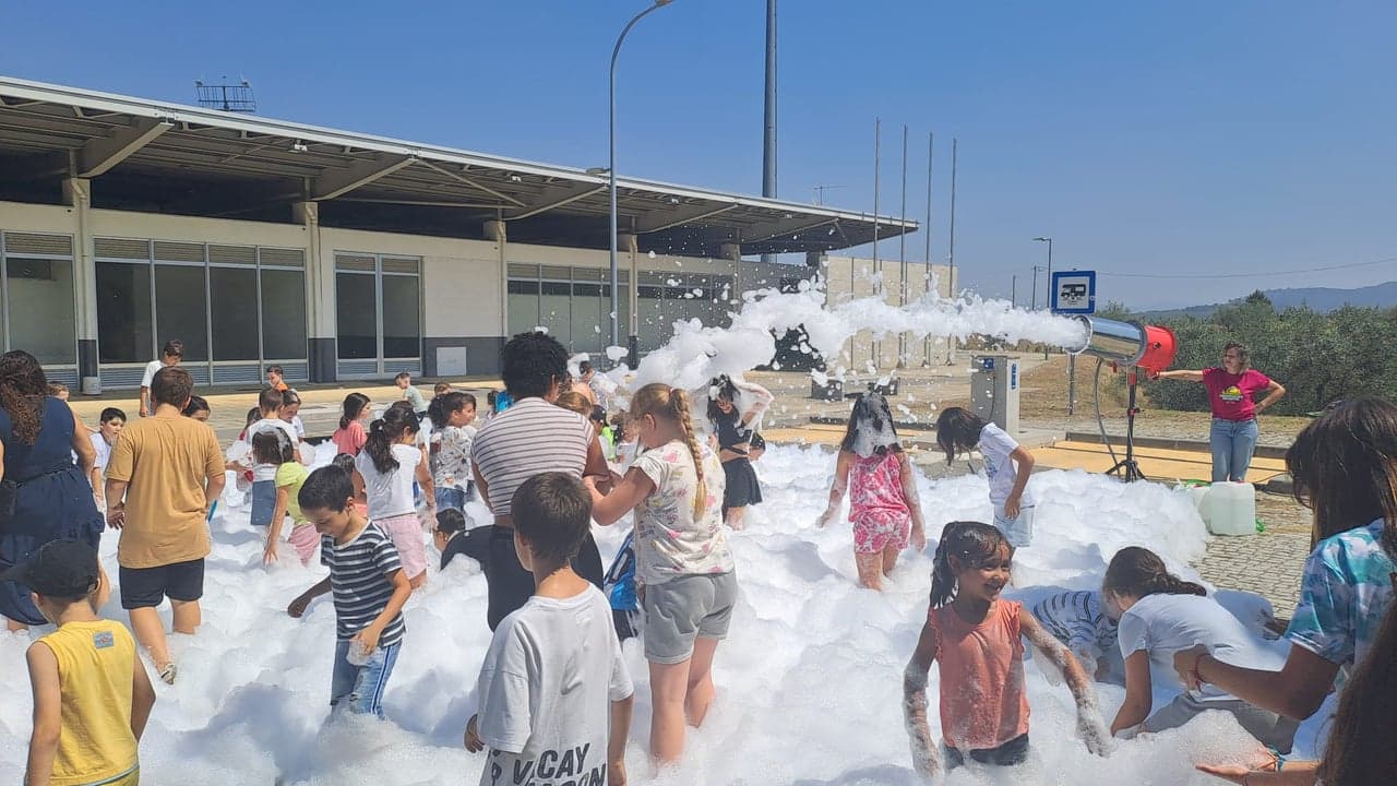 Imagem da notícia: Atividade inclusiva reúne centena de crianças em Murça