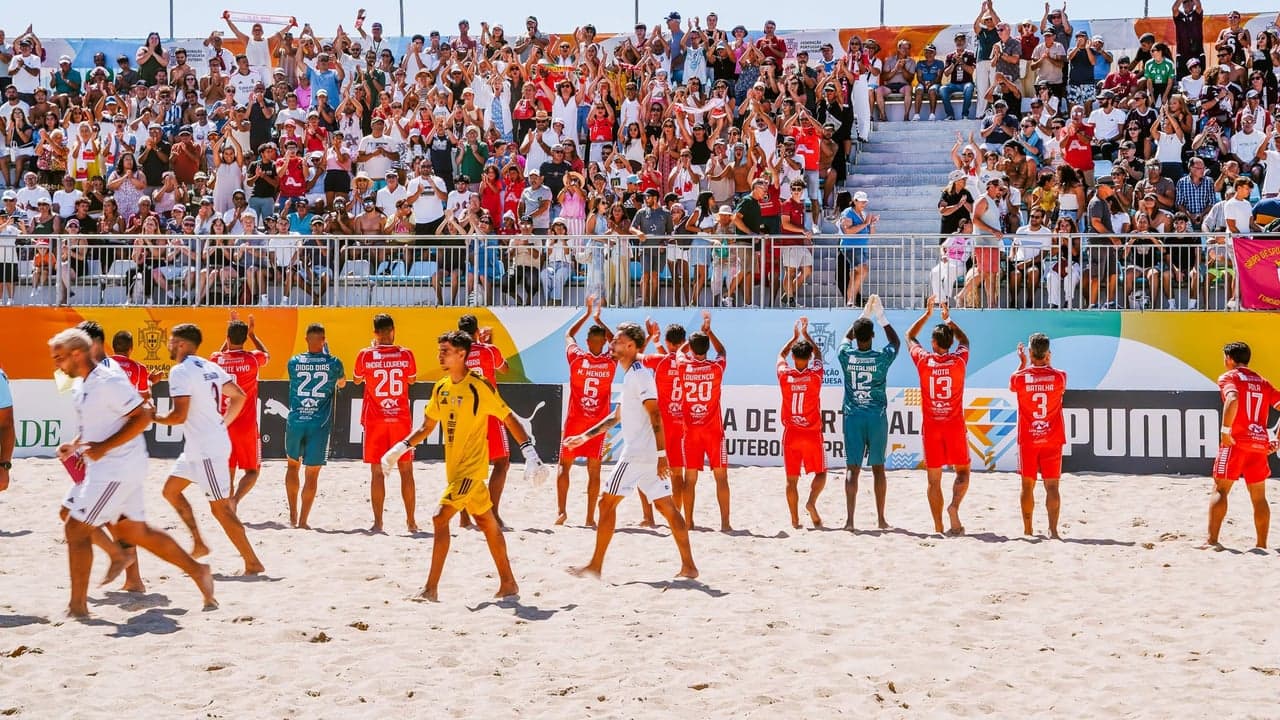 Imagem da notícia: GD Sesimbra vence Taça de Portugal de futebol de praia