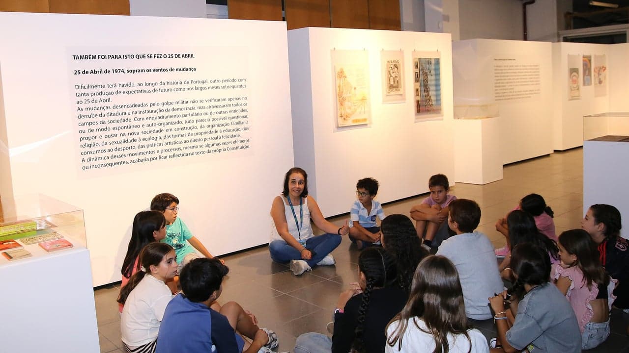 Imagem da notícia: Noite com Arte envolveu crianças no Centro de Exposições