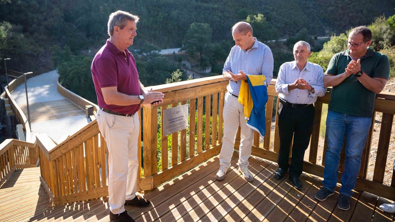 Imagem da notícia: Ponte Pedonal da Ribeira de Moninho restaurada e reaberta